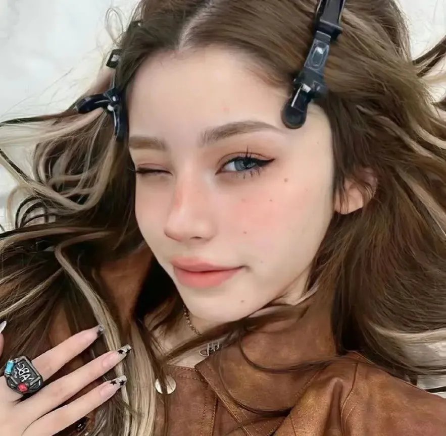 窗外有蓝天